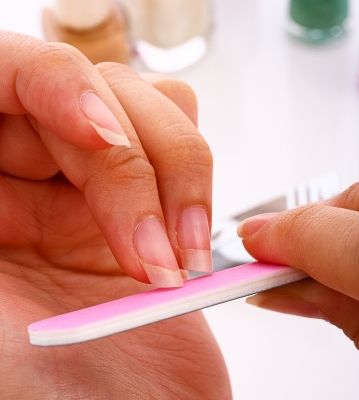 5 cách chăm sóc móng tay đơn giản, hiệu quả tại nhà bạn nên biết