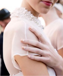Những mẫu nail tuyệt đẹp cho cô dâu ngày cưới thêm phần lộng lẫy
